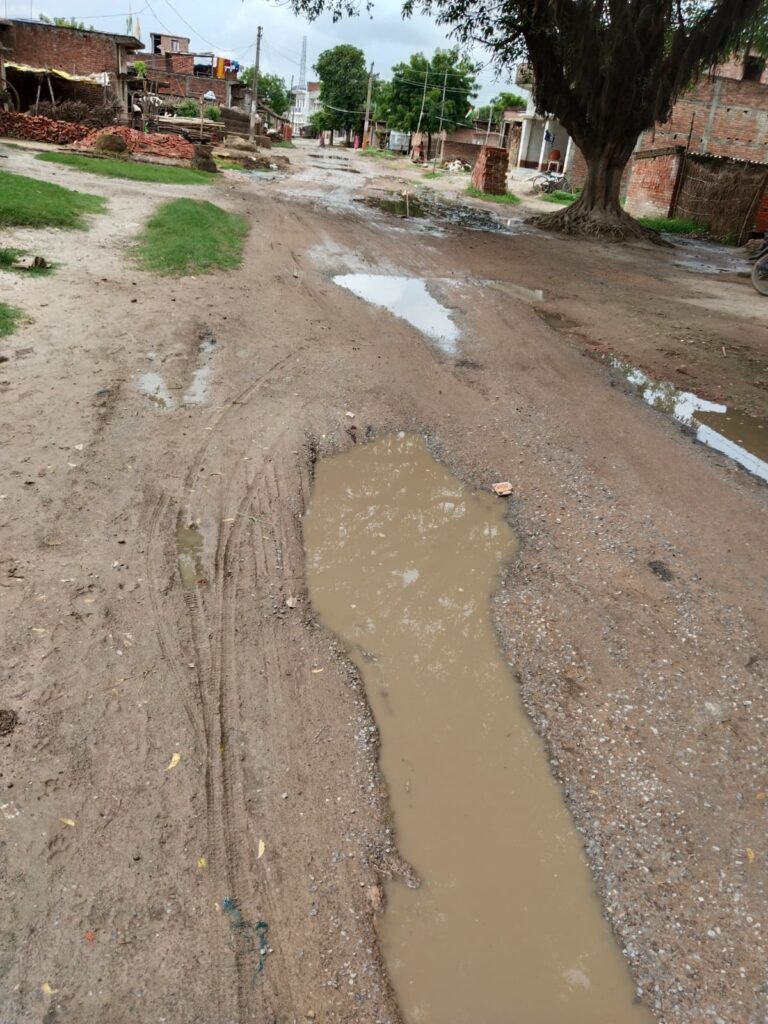 गड्ढा मुक्त केवल और केवल हवा हवाई