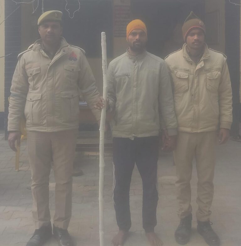 मारपीट करने वाला अभियुक्त गिरफ्तार; घटना में प्रयुक्त लाठी बरामद