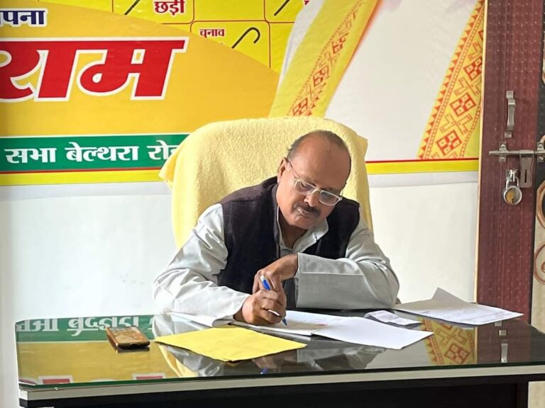 बंद पड़े अस्पताल बचाने के लिए विधायक से मिले तैमूर खान