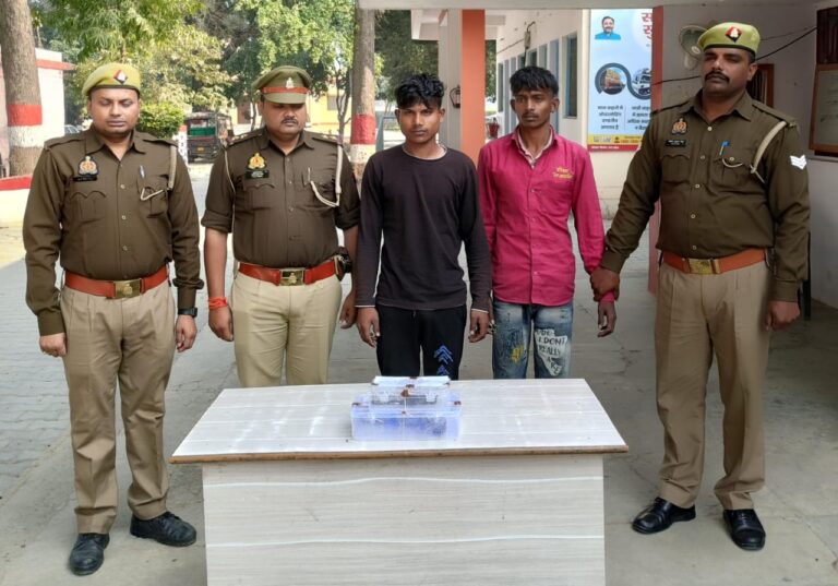 लूट की मोबाइल व घटना में प्रयुक्त मोटरसाइकिल के साथ 02 अभियुक्त गिरफ्तार, अवैध असलहा व कारतूस बरामद