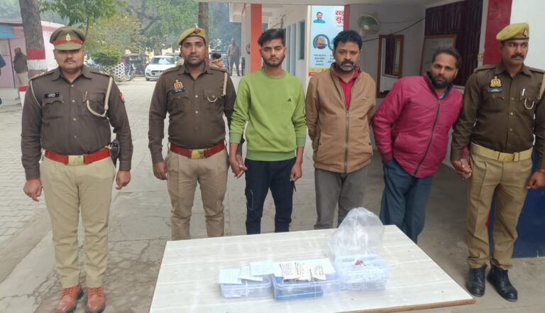 23 ग्राम हेरोइन (कीमत करीब 30 हजार रुपये) के साथ 03 अभियुक्त गिरफ्तार; 4100/- रुपये व टेम्पो बरामद