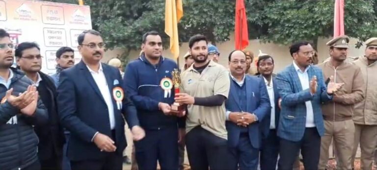क्रिकेट में डॉक्टर की टीम ने एसपी एकादश को हराया, एडीएम वित्त राजस्व ने दी जानकारी