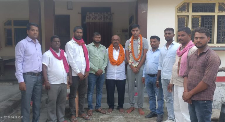 नीट की परीक्षा में उत्तीर्ण हुए युवक का किया गया स्वागत
