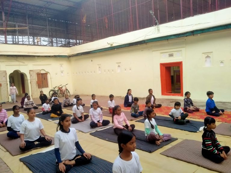 आजमगढ़ विश्व मेडिटेशन दिवस 60 योगासन प्लेयर ,कोच ,टीम मेंबर के साथ  मनाया गया