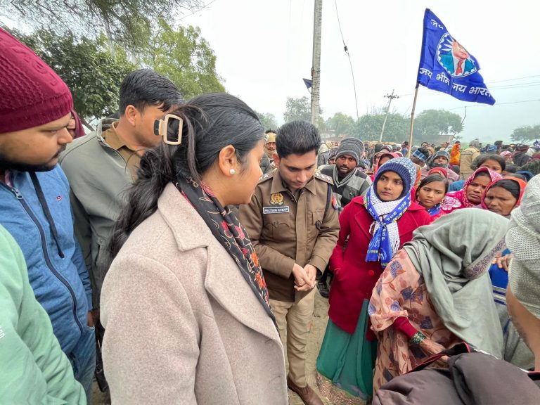 *बड़ागांव*- थानाक्षेत्र के ग्राम पंचायत सोनपुरवां के मौजा लछिरामपुर में स्थित बाबा साहब डॉ भीमराव अंबेडकर की प्रतिमा अज्ञात शरारती तत्वों ने सोमवार को रात खंडित कर दिया