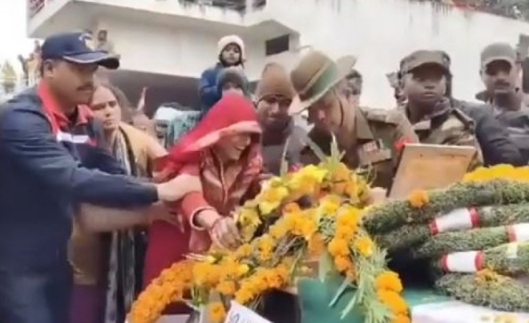 शहीद सेना के जवान का शव देख हर किसी की आंखें नम, गॉर्ड ऑफ ऑनर के साथ अंतिम सलामी दी, भारत माता की जय की चीत्कार गूंजी