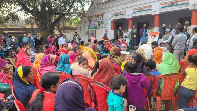अखिल भारतीय राष्ट्रीय कांग्रेस की राष्ट्रीय महासचिव श्रीमती प्रियंका गांधी वाड्रा का जन्मदिन बलिया के जिला कांग्रेस अध्यक्ष उमाशंकर पाठक के नेतृत्व में मनाया