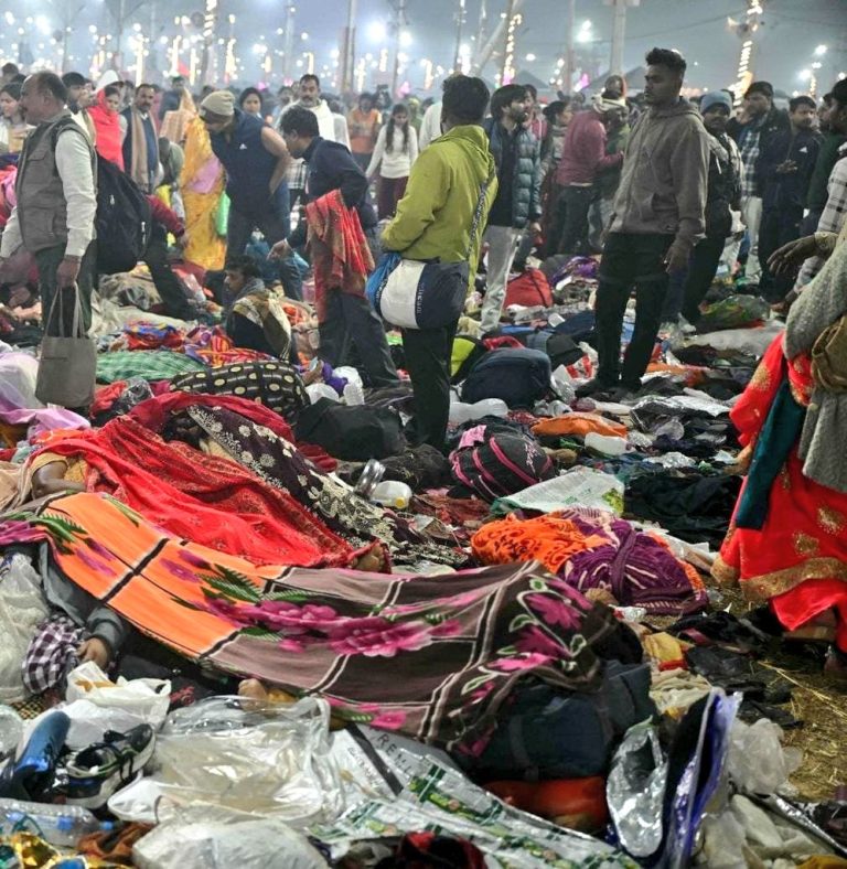 महाकुंभ भगदड़ में अब तक 35 से 40 मौतें। करीब 20 शव परिजन को सौंपे गए।