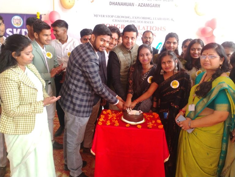 आजमगढ़ एसकेडी में संपन्न हुई फेयरवेल पार्टी