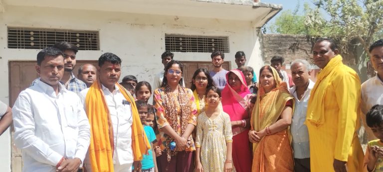 शराब की दुकान खोलने पर आक्रोश, किया प्रदर्शन