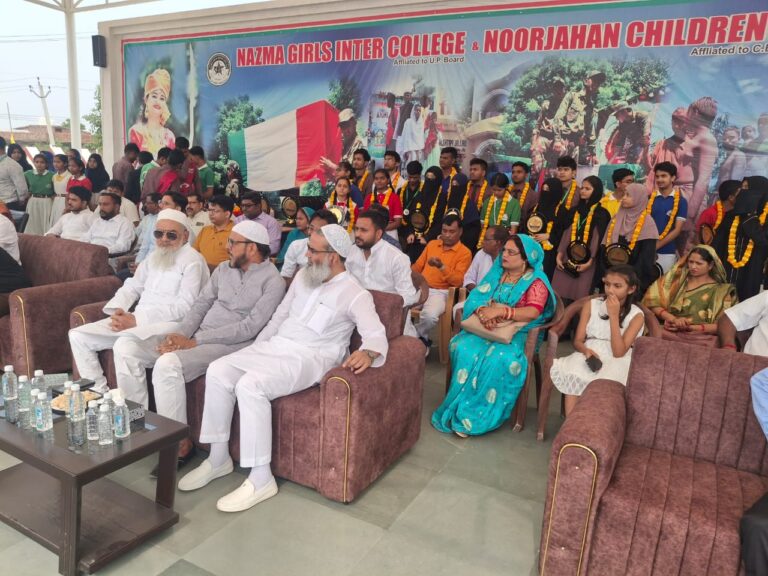 नूरजहाँ चिल्ड्रेन स्कूल में मेधावी छात्र छात्राओं को किया गया सम्मानित।
