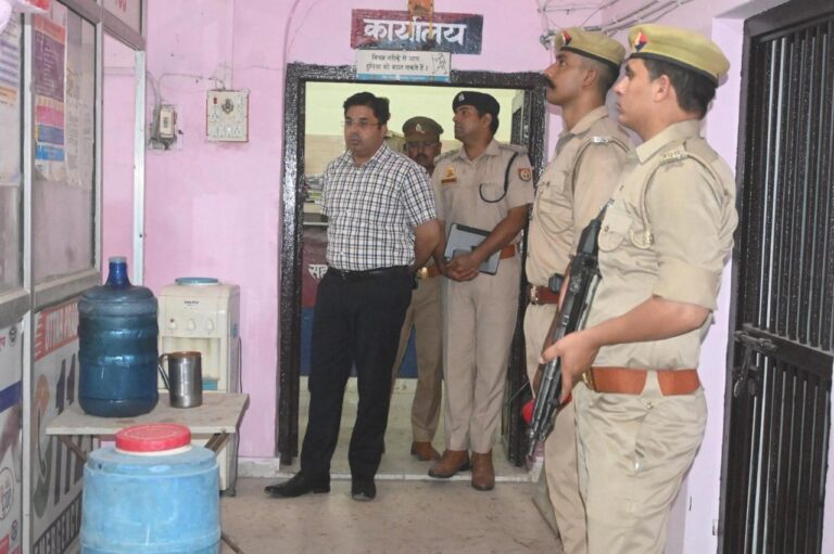 Ssp डा0 गौरव ग्रोवर  द्वारा थाना को0 अयोध्या तथा थाना रामजन्मभूमि का आकस्मिक निरीक्षण किया गया