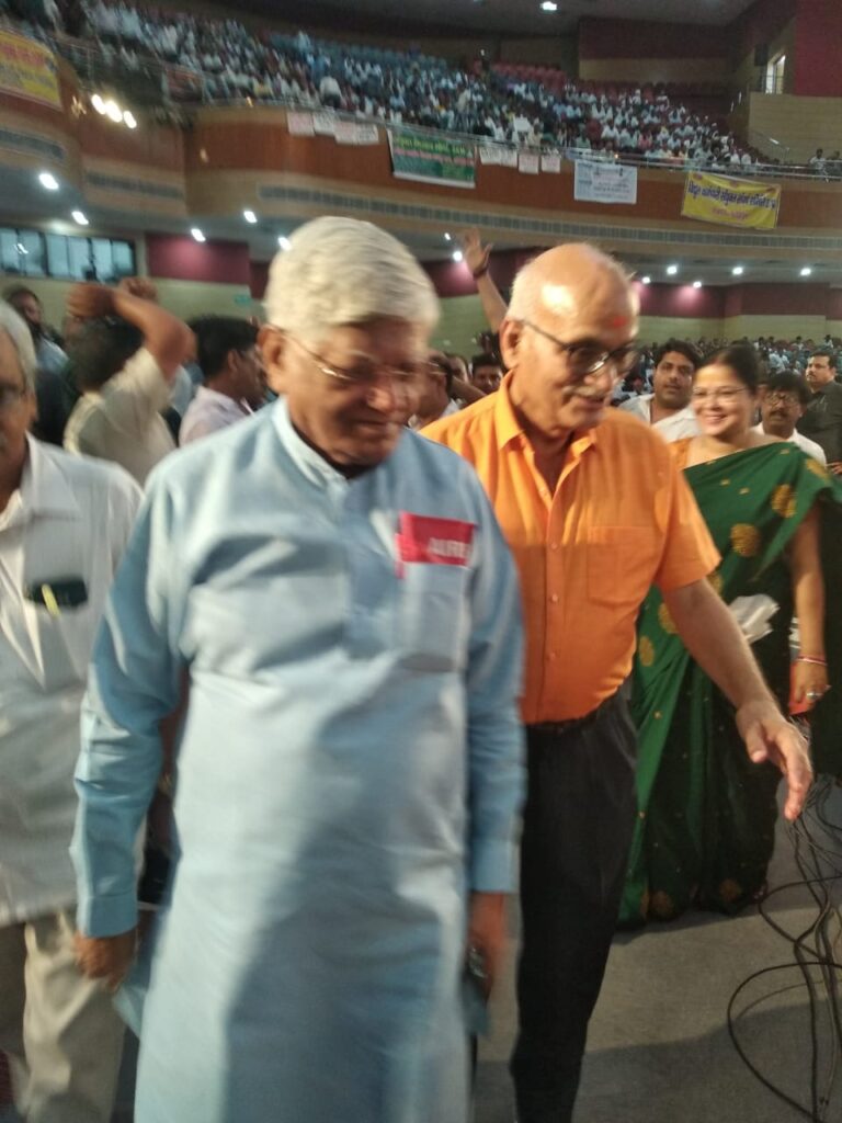 जब देश की रीढ़ — बिजली और रेल — पर निजीकरण का साया मंडराए, तो चुप रहना भी अपराध है।