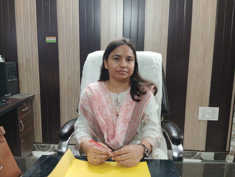 नवांगत एआरटीओ प्रशासन सुश्री अल्का शुक्ला ने आज उप संभागीय कार्यालय, सुलतानपुर पहुँचकर अपना पदभार ग्रहण किया