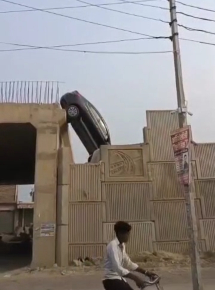 मोबाइल लोकेशन ने कहाँ पहुंचा दिया..