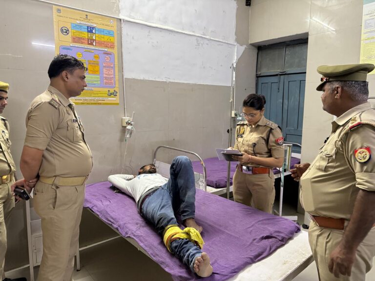 थाना पवारा पुलिस टीम के साथ हुई पुलिस मुठभेड़ में 01 अन्तर्जनपदीय गो-तस्कर/शातिर अभियुक्त के पैर में लगी गोली, घायल/गिरफ्तार, कब्जे से एक पिस्टल, एक खोखा कारतूस, 02 जिन्दा कारतूस व एक मोटरसाइकिल बरामद