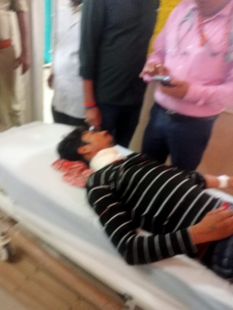 वाराणसी जिला जेल में बंदी ने चम्मच से काटी अपनी गर्दन,मंडलीय अस्पताल मे भर्ती