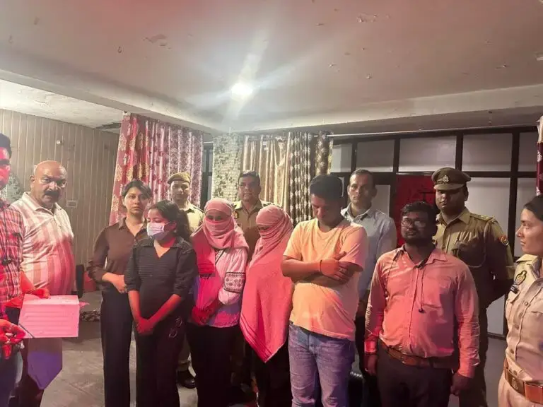 सोशल मीडिया के माध्यम से चल रहा था जिस्मफरोशी का नापाक धंधा