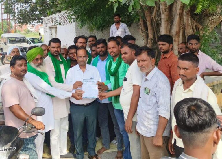 भारतीय किसान यूनियन ने सौपा अधिशासी अभियंता को ज्ञापन