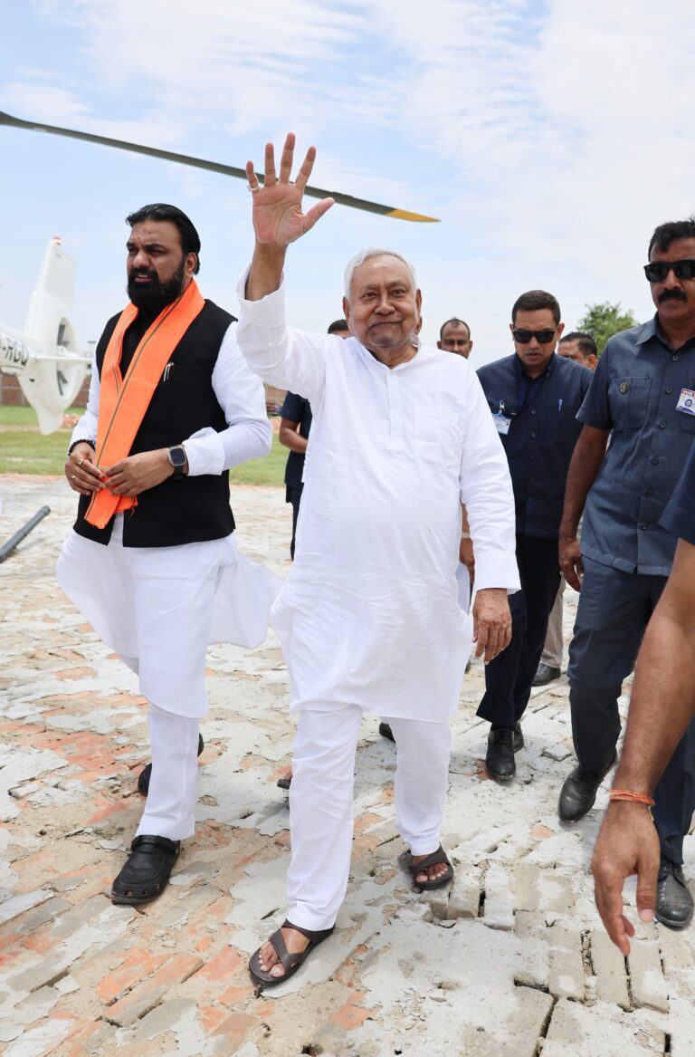 मुख्यमंत्री ने सीतामढ़ी जिला अंतर्गत पुनौरा धाम में स्थित श्री जानकी जन्मभूमि मंदिर परिक्षेत्र के लिए स्वीकृत समग्र विकास योजना का स्थल भ्रमण कर लिया जायजा