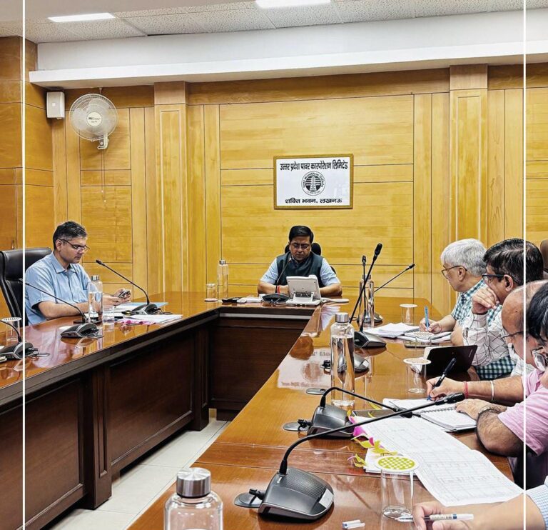 फीडर रिव्यू पर संतोषजनक जानकारी न देने पर आजमगढ़ के मुख्य अभियन्ता को प्रतिकूल प्रविष्टि देने के निर्देश
