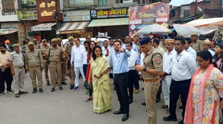 मा0आयुक्त लखनऊ मंडल लखनऊ डॉक्टर रोशन जैकब ने उन्नाव के बड़े चौराहे एवं गांधीनगर तिराहे के री डिजाइन एवं सौंदर्यकरण के कार्य का किया निरीक्षण दिया निर्देश