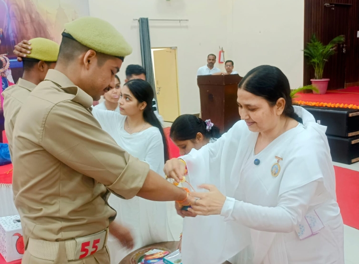 34 वीं वाहिनी पीएसी के जवानों के साथ ब्रह्म कुमारीज परिवार ने मनाया रक्षाबंधन पर्व