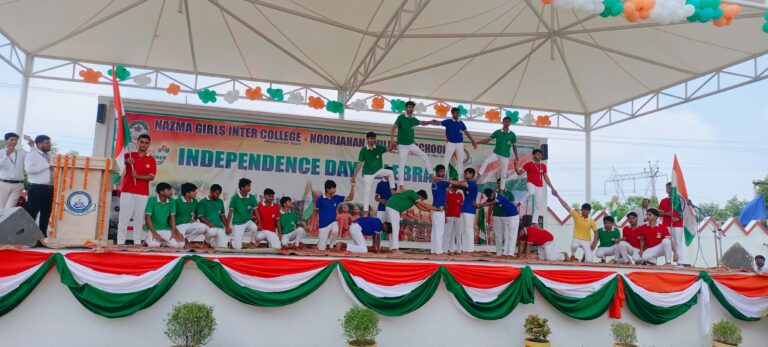 नाजमा गर्ल्स इण्टर कालेज व नूरजहा ँ चिल्ड्रेन स्कूल दौना, ज़ेहतमंद पुर लालगंज आजमगढ ़ में हर्षोल्लास के साथ मनाया गया स्वतंत्रता दिवस ।
