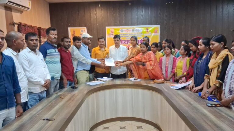 पंचायत सहायकों ने डिजिटल क्रॉप सर्वे कार्य से पृथक किए जाने की उठाई मांग।