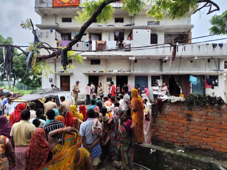 मऊ प्रेमी की मौत से आहत प्रेमिका ने लगाई फांसी