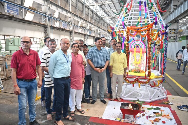बरेका में श्रद्धा एवं उल्लास से मनाया गया विश्वकर्मा पूजन समारोह