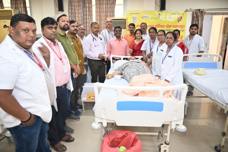*स्‍वस्‍थ नारी, सशक्‍त परिवार अभियान के तहत बरेका में स्‍वैच्छिक रक्‍तदान शिविर का आयोजन*