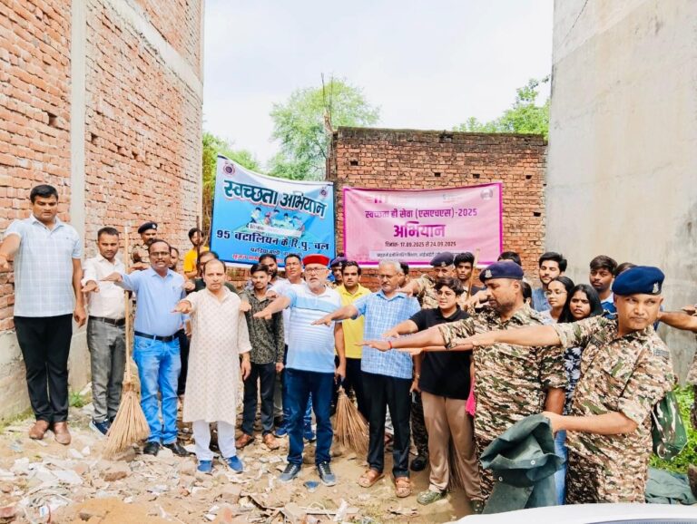 आज अपना घर आश्रम में  स्वच्छता के साथ साथ अनाथ दीन दुखी प्रभु जनों की सेवा