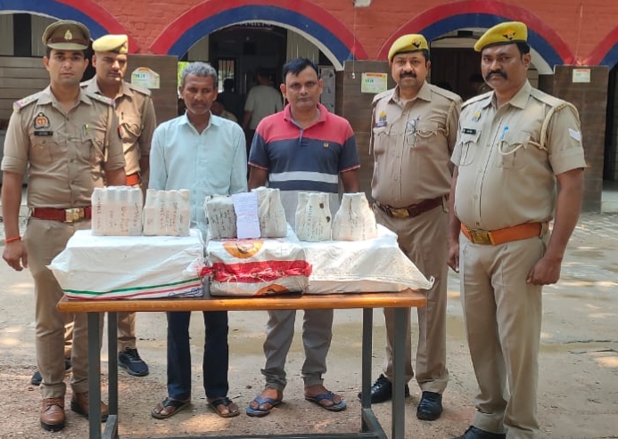 आजमगढ़ में आबकारी विभाग का बड़ा एक्शन: कंपोजिट दुकान से भारी मात्रा में अवैध शराब बरामद, दो गिरफ्तार