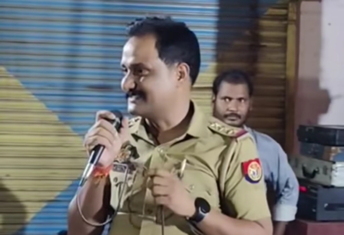 बलिया: सिकन्दरपुर थानाध्यक्ष प्रवीण कुमार सिंह का वीडियो वायरल