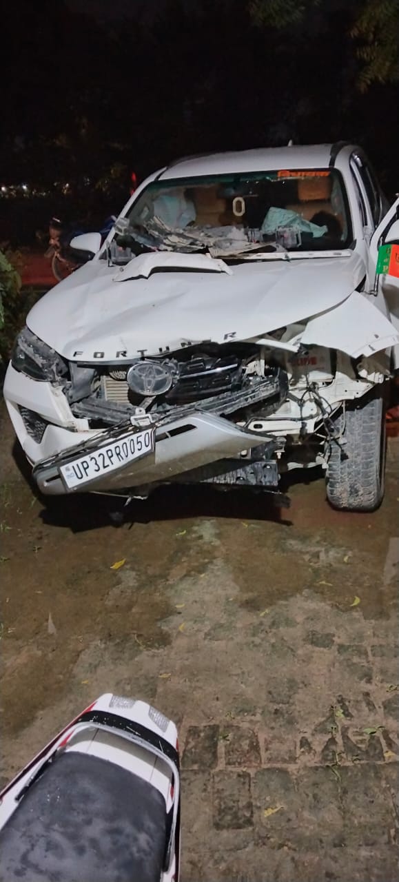 सड़क हादसे से बाल-बाल बचे सदर विधायक राज प्रसाद उपाध्याय।