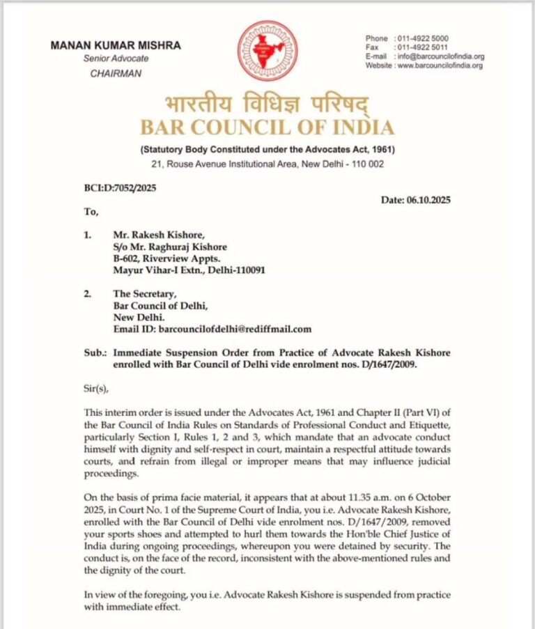 सुप्रीम कोर्ट के मुख्य न्यायाधीश के ऊपर उनकी ही अदालत में जूते से हमला करना एक अत्यंत गंभीर मामला है।