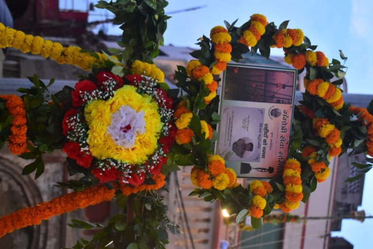 दशाश्वमेध घाट पर वीर शहीदों की याद में जलाया गया आकाशदीप, लोगों ने दी शहीदों को श्रद्धांजलि