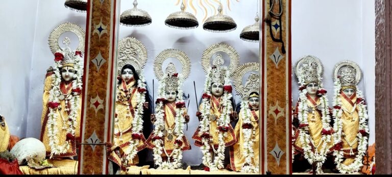 श्वेत चांदनी रात में मना अमृत वर्षा महोत्सव”* _”श्री राम जानकी मंदिर में रामनाम संकीर्तन संग मना शरद पूर्णिमा उत्सव