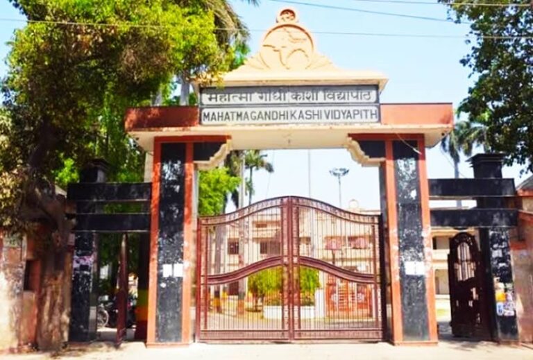 काशी विद्यापीठ विश्वविद्यालय के छात्रों ने किया हंगामा