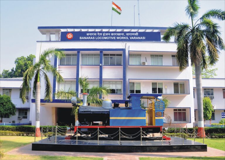 बाल निकेतन स्कूल,बरेका में मोबाइल एप आधारित आधार इनेबल्ड बायोमैट्रिक उपस्थिति प्रणाली का प्रशिक्षण