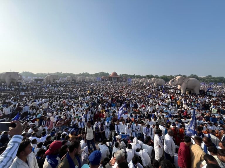 संविधान हम बदलने नहीं देंगे मायावती