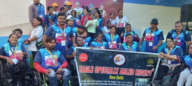 वेदांता दिल्ली हाफ मैराथन 2025 में ईगल स्पेशियली एबल्ड राइडर्स (कैनर इलेक्ट्रिक कनेक्शन द्वारा संचालित) ने भाग लिया।
