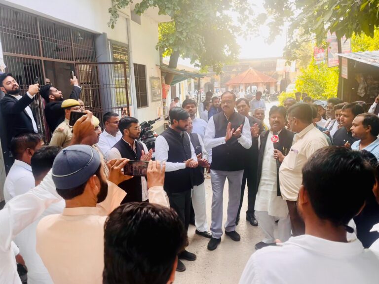 बार काउंसिल सदस्य पद के उम्मीदवार एडवोकेट सैय्यद महफ़ूज़ुर रहमान फ़ैज़ी ने आज लालगंज, फूलपुर, निज़ामाबाद आदि तहसीलों में अधिवक्ताओं से भेंट कर अपने चुनाव अभियान को गति दी।