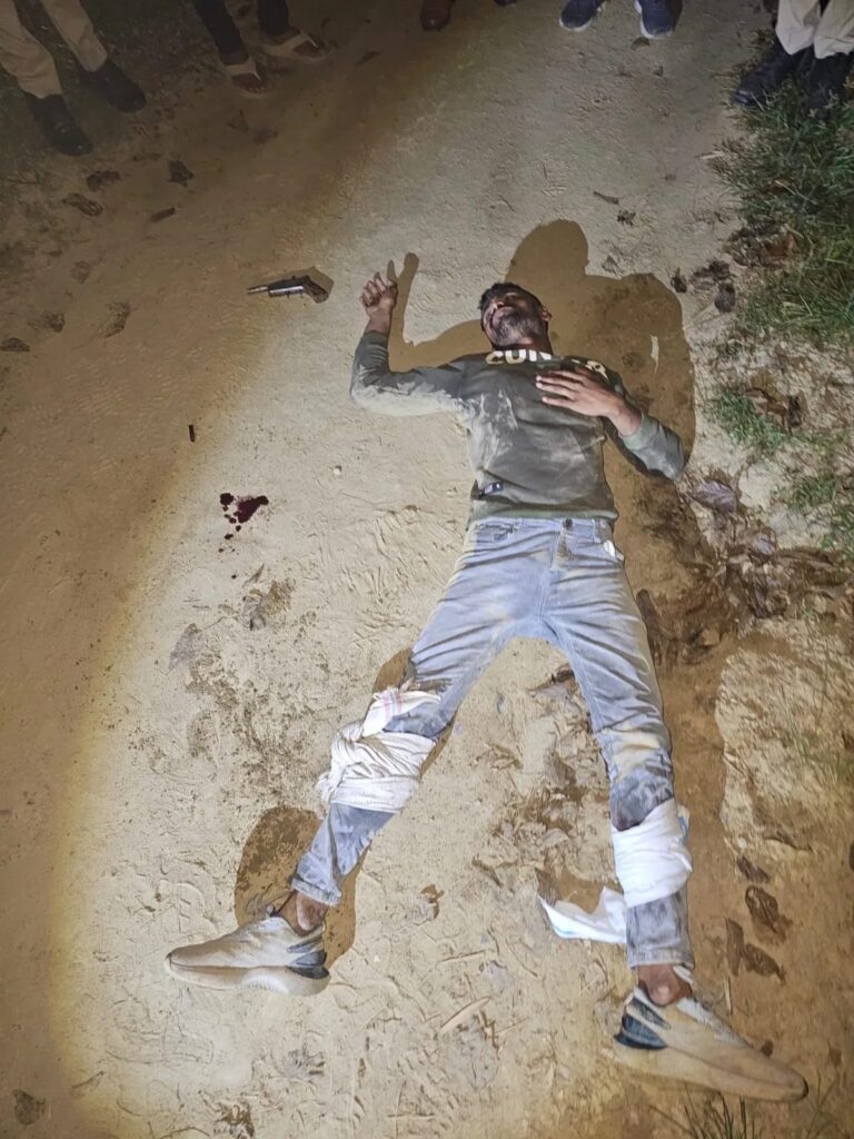बागी बलिया में लूट के बाद शिक्षक की हत्या : पुलिस मुठभेड़ में एक बदमाश गिरफ्तार, दोनों पैर में लगी गोली