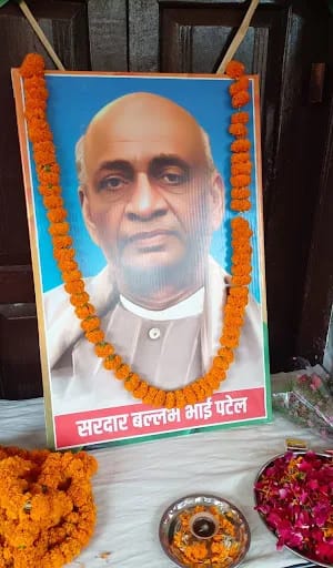 आजमगढ़ में मनाई गई लौह पुरुष सरदार पटेल की 150वीं जयंती, पुष्पांजलि कार्यक्रम में उमड़ा जनसमूह!