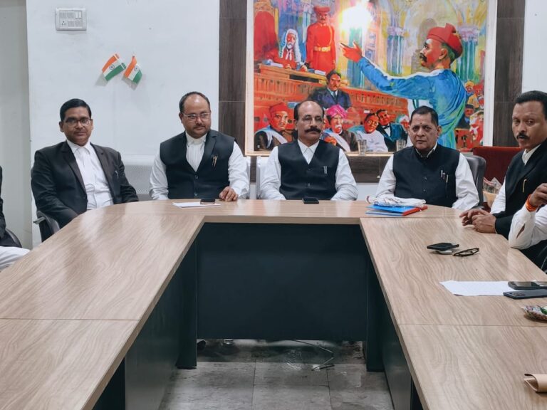 अधिवक्ता परिषद काशी प्रांत आजमगढ़ इकाई की स्वाध्याय मंडल की योजना बैठक दीवानी बार के मीटिंग हाल में हुई आयोजित, प्रथम सूचना रिपोर्ट समेत अन्य बिंदुओं पर डाला प्रकाश