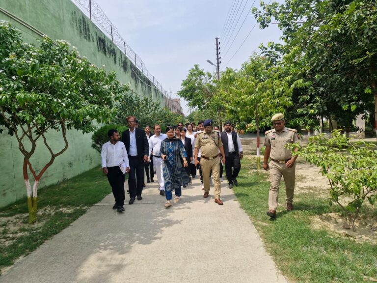 सचिव जिला विधिक सेवा प्राधिकरण ने किया जिला कारागार का निरीक्षण, बंदियों को दी विधिक अधिकारों की जानकारी