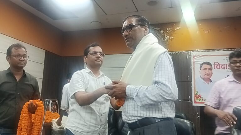 बेसिक शिक्षा विभाग के लेखाकार महेंद्र पाल सिंह का भव्य विदाई समारोह संपन्न
