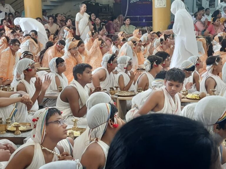 जैन मंदिर में भव्य बाल संस्कार शिवर का हुआ आयोजन
